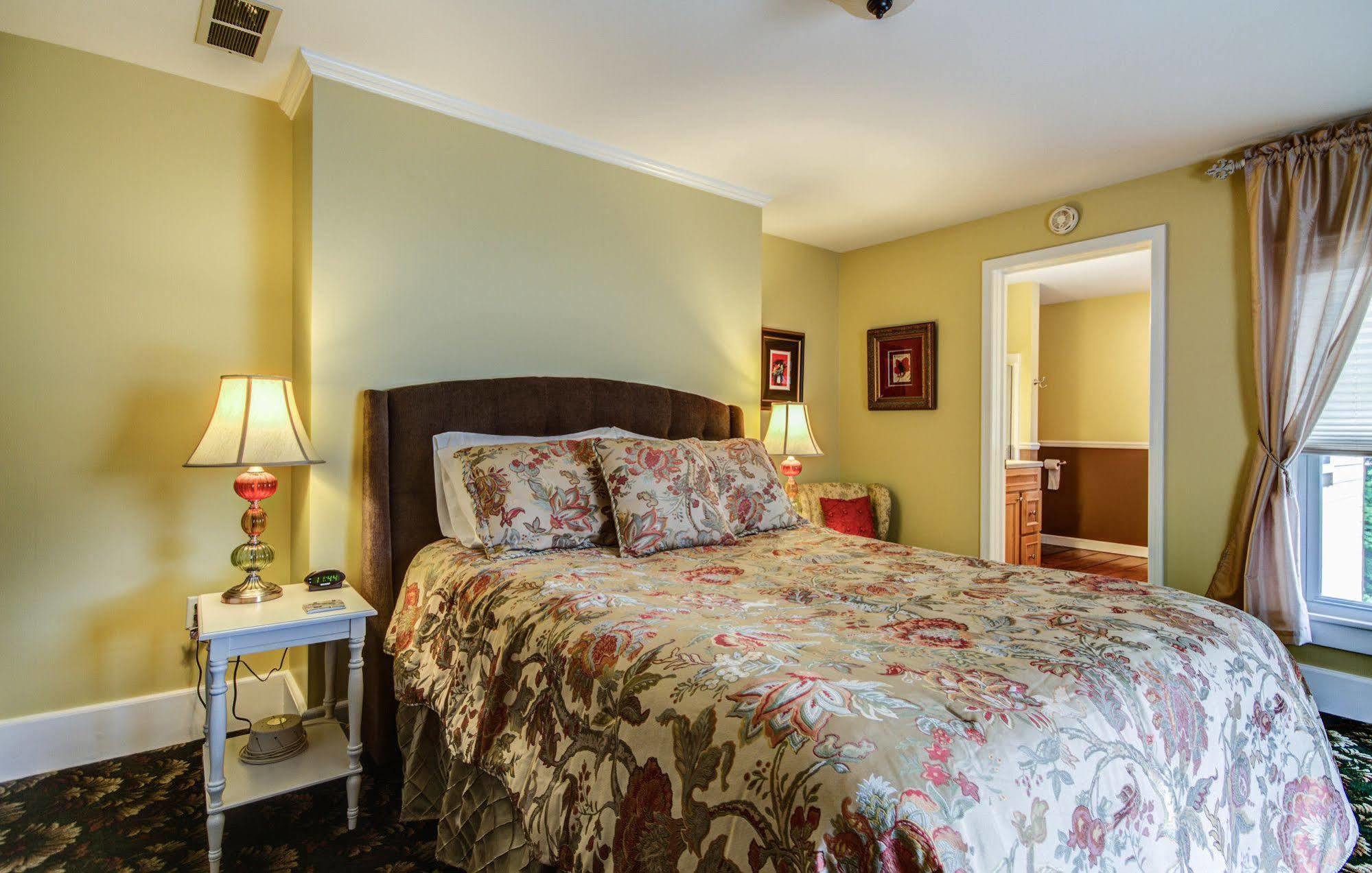 Twin Oaks Inn Saugatuck Exterior foto
